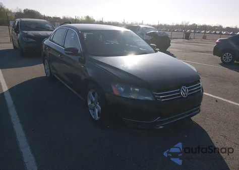 2014 Volkswagen Passat 1.8T Wolfsburg Edition z USA, uszkodzony, nr VIN 1VWAT7A38EC029763